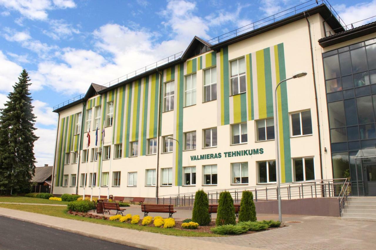 Valmieras Tehnikuma Dienesta Viesnica Zewnętrze zdjęcie